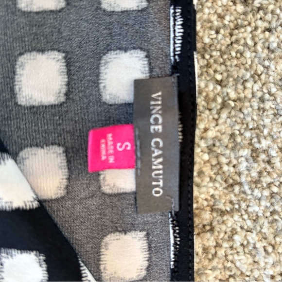 Vince Camuto Black and White Patterned Top with 3/4 Sleeves size small - Picture 3 of 5